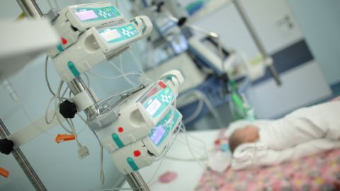 2 mujeres se presentaron en el hospital diciendo que eran sus tías.