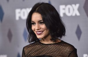 Vanessa Hudgens sale a pasear en bicicleta, luciendo su retaguardia