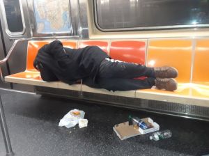 Prometen más presencia policial ante violencia desatada en el Metro de Nueva York