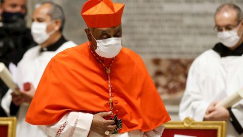 Wilton D. Gregory durante su ceremonia en El Vaticano