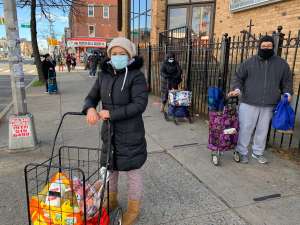 El hambre sigue rondando con fuerza a Nueva York mientras se recupera de los estragos del COVID-19