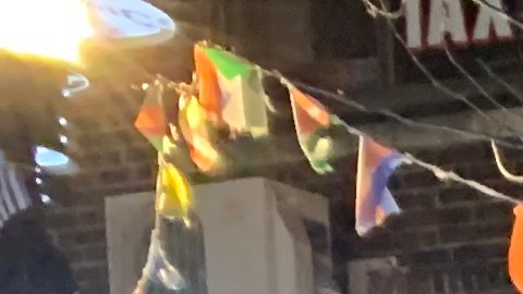 Catalina Cruz y Jessica González-Rojas esperaron los resultados de las elecciones en sus hogares, pero antes pasaron a la Plaza de la Diversidad a agradecer a sus simpatizantes.