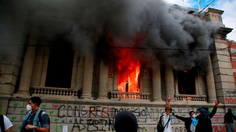 Protestas frente al Congreso en Guatemala.