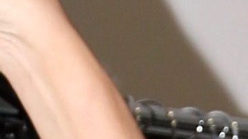 Carolina Sandoval dio los buenos días a sus seguidores desde su cama, desnuda, a oscuras y entre las sábanas.