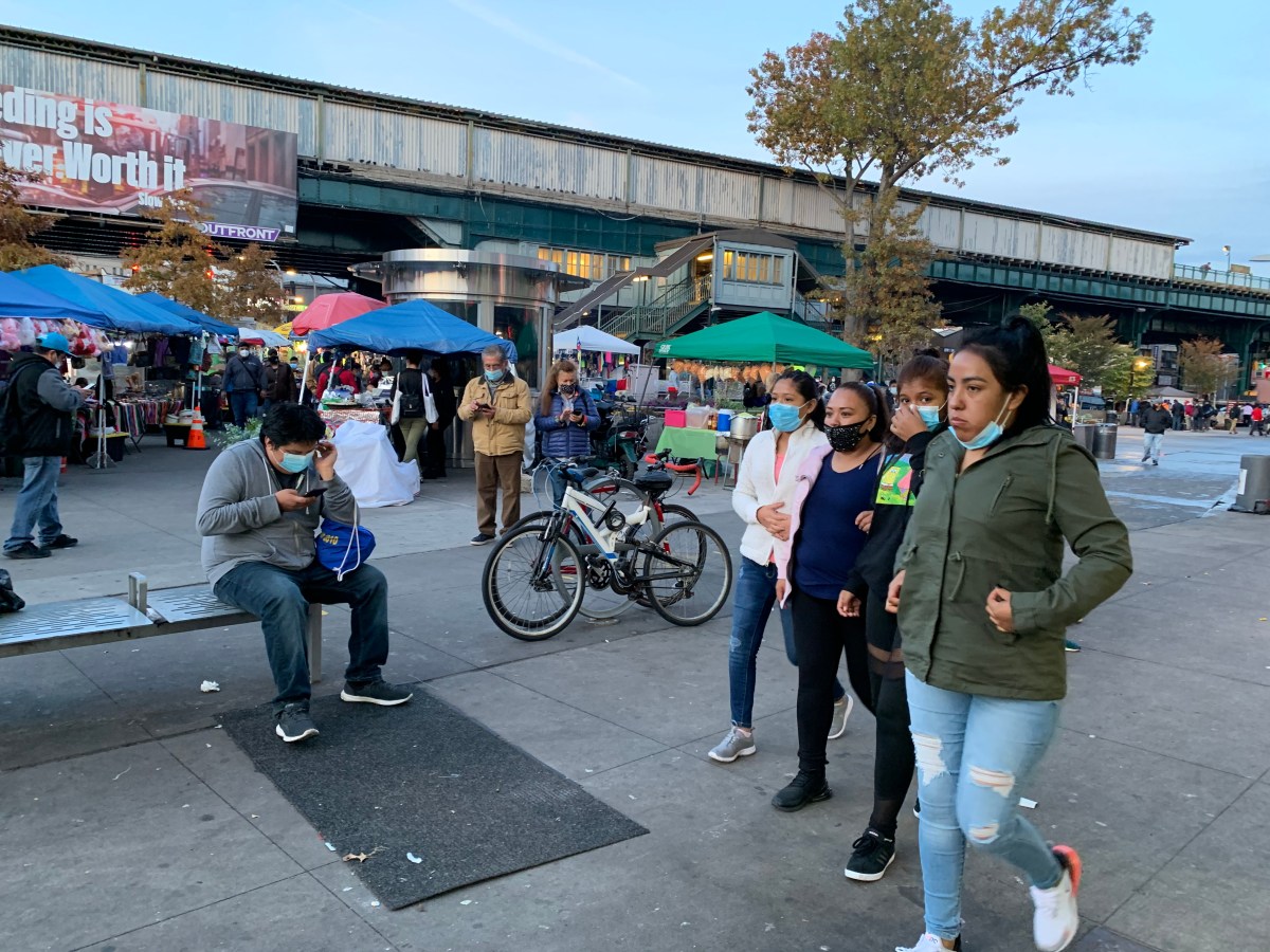 Hispano baleado en la cabeza cerca de su casa: posible sicariato en Queens, Nueva York