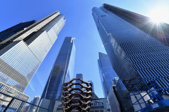 El trabajo remoto rebaja 44% el valor de las oficinas en Nueva York, ciudad llena de rascacielos corporativos