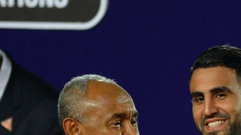 Riyad Mahrez levantó la copa en la edición anterior de la Copa Africana de Naciones.