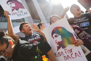 Sentencia a favor de restaurar DACA llena de esperanza a miles de jóvenes inmigrantes