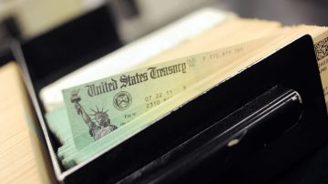 Grupos prioritarios a los que el IRS podría entregar primero un segundo cheque de estímulo