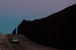 Captan a agente de patrulla fronteriza comprando tamales en la frontera con Tijuana