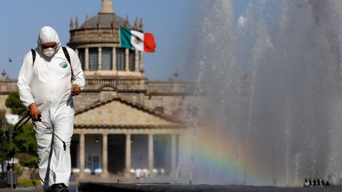 México suma más de 100,000 muertos.
