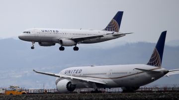 United Airlines transportará la vacuna de Pfizer