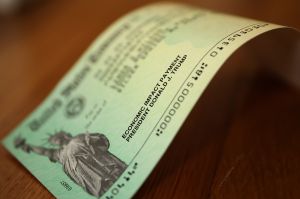 IRS: Las razones por las que aún no recibes el segundo cheque de estímulo y acciones para reclamar el pago