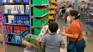 Walmart confirma que algunas tiendas registran escasez de papel higiénico