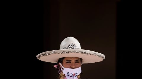 Una hispana en un evento de Biden en Nevada/.