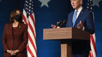 El exvicepresidente Joe Biden dio un mensaje acompañado de la senadora Kamala Harris.