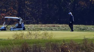 Cada fin de semana, el presidente Trump juega golf en su club de Virginia.