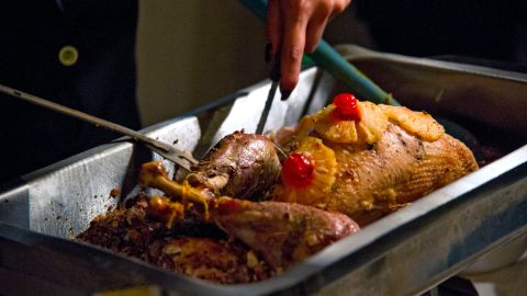 Restaurantes que permanecen abiertos este jueves en Estados Unidos