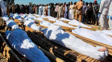El funeral de las 43 personas en Nigeria.
