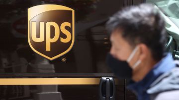 UPS permitirá a sus trabajadores usar cabello largo, barba y bigote