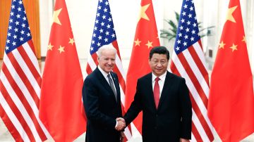 El presidente electo Joe Biden y el líder chino Xi Jinping en un encuentro en 2013.