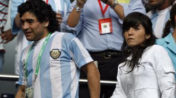 Diego Armando Maradona y su hija Gianinna