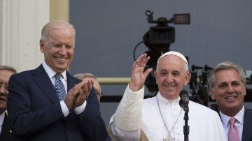 El presidente electo Joe Biden y el Papa Francisco en un encuentro en 2015.