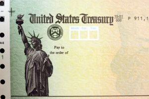 Nuevo paquete económico en el Congreso incluiría cheques de estímulo de $600 o $700
