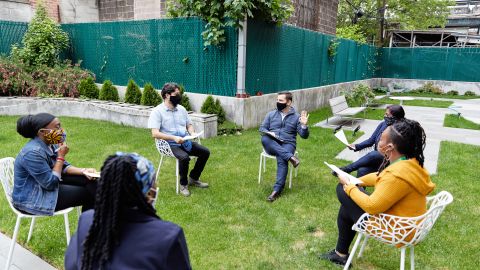 Reunión del personal de ICL durante la pandemia, unos momentos de mayor trabajo a la hora de atender la salud mental de personas vulnerables./Cortesía