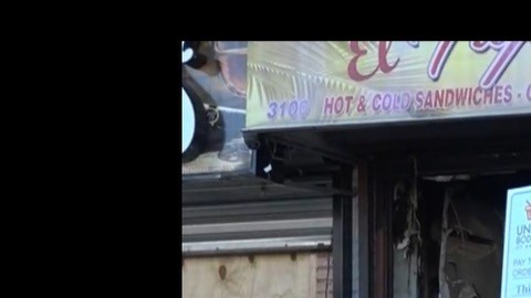 Miembros de UBA entregan el cheque de ayuda a Odalis Rodríguez.