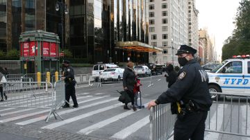 Este martes NYPD cerró las calles de acceso del Hotel Trump en el oeste del Central Park.