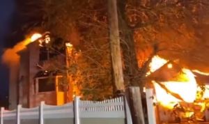 VIDEO: Explosión en Long Island provoca incendio de varias casas