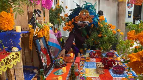 La comunidad inmigrante de Staten Island celebró el ‘Día de los Muertos’ instando a votar este martes.