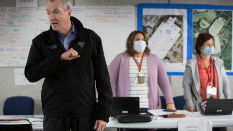 El gobernador de Nueva Jersey Phil Murphy dijo este lunes “que la segunda ola ya está aquí”.