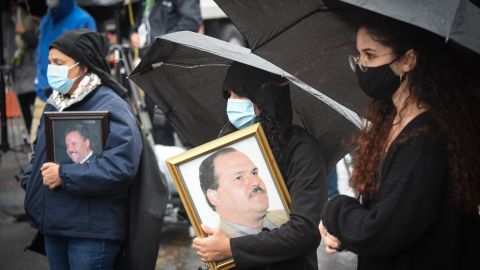 A casi dos décadas de la tragedia, las familias siguen llorando a sus deudos.