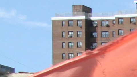 El dominicano Antonio Moreno es comerciante en Mott Haven en El Bronx, un área categorizada como amarilla.