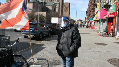 El dominicano Antonio Moreno es comerciante en Mott Haven en El Bronx, un área categorizada como amarilla.