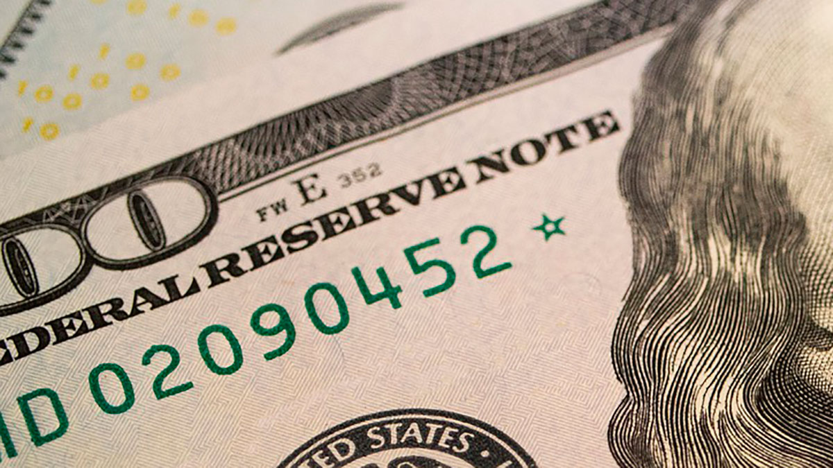 ¿Por qué algunos billetes tienen una estrella al final del número de serie?