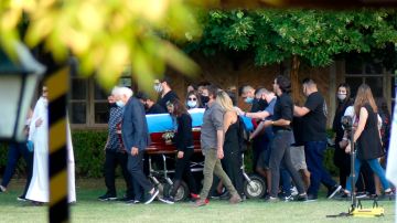 Maradona descansará junto a los restos de sus padres.