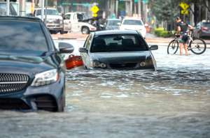 Tormenta Eta que se resiste a desaparecer dejó varias comunidades bajo agua en el Sur de Florida