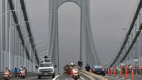 El puente Verrazzano conecta a Brooklyn y Staten Island.