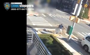 Video captó brutalidad sin freno: puñetazo a niño en plena calle de Nueva York