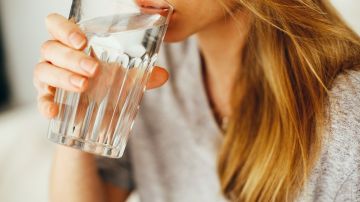 4 grandes beneficios para la salud de beber agua con gas - Quality Water
