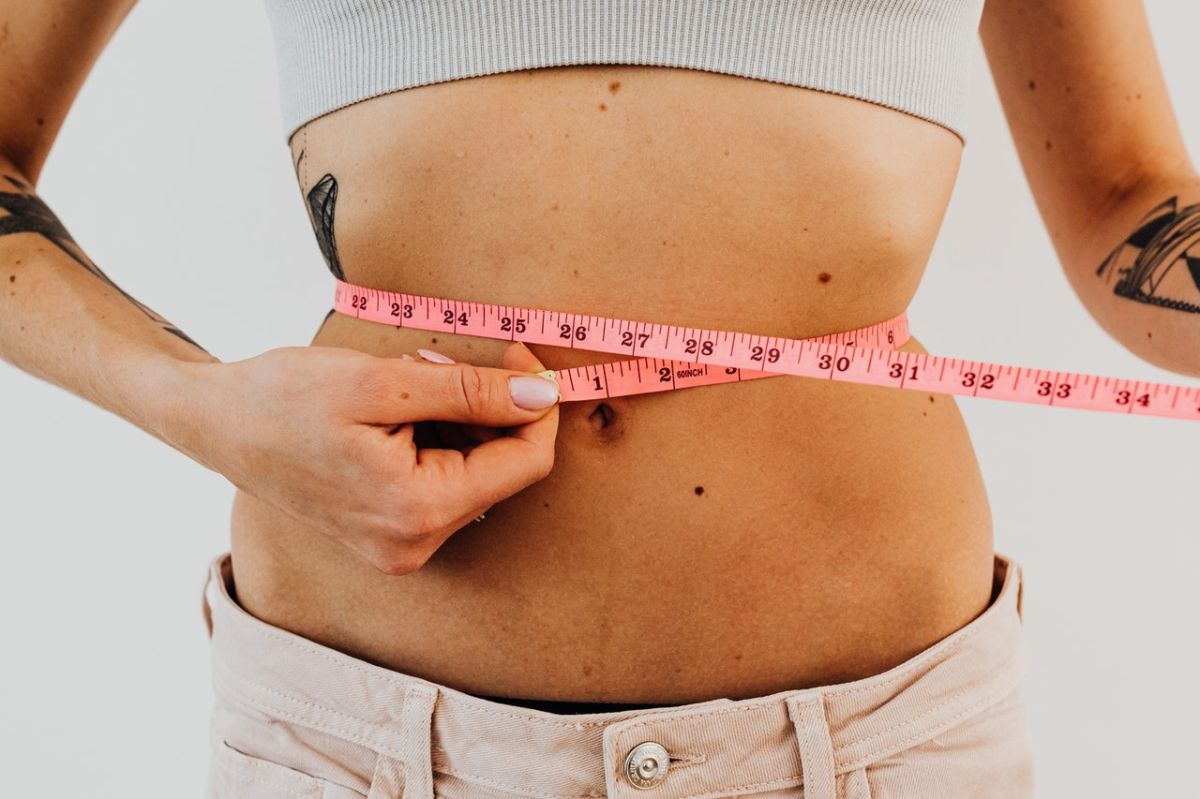 Un reciente estudio avala los beneficios de seguir una dieta baja en grasas y basada en plantas, para promover la pérdida de peso y facilitar la quema de grasas.