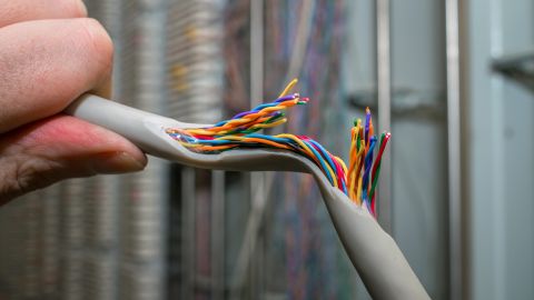 El menor pasó 3 meses con el cable en la uretra.