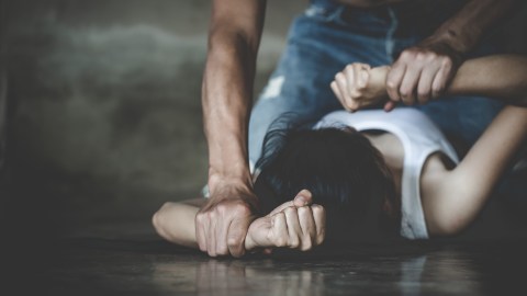 La obligó a decir que sus hijos eran de un trabajador de su localidad.