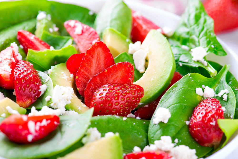 Ensalada de aguacate y fresas