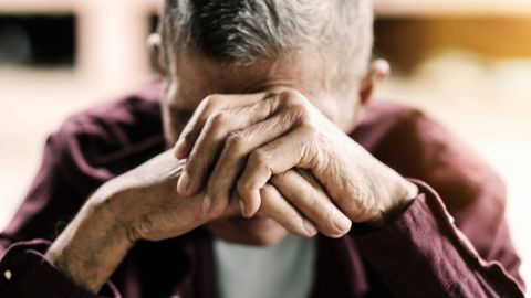 La familia del hombre solía sacarlo mientras hacían el aseo.