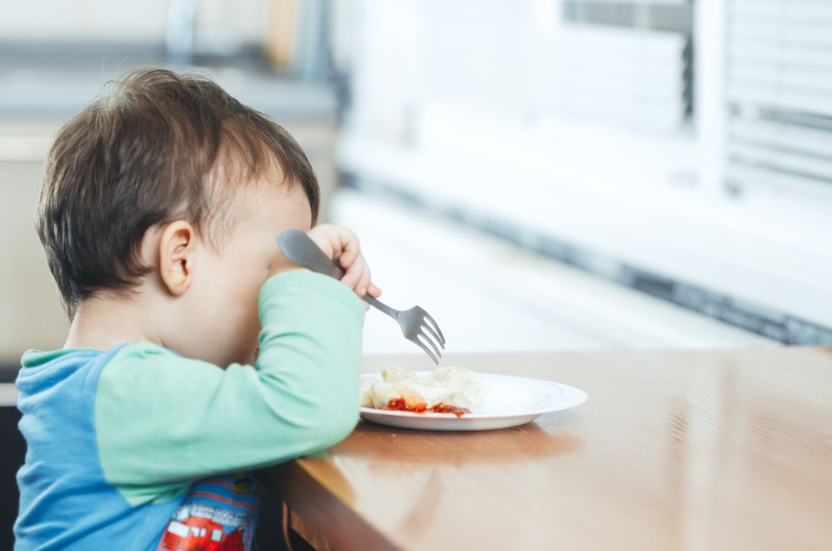 Es muy importante que se preste atención a las rutinas de alimentación de los niños.