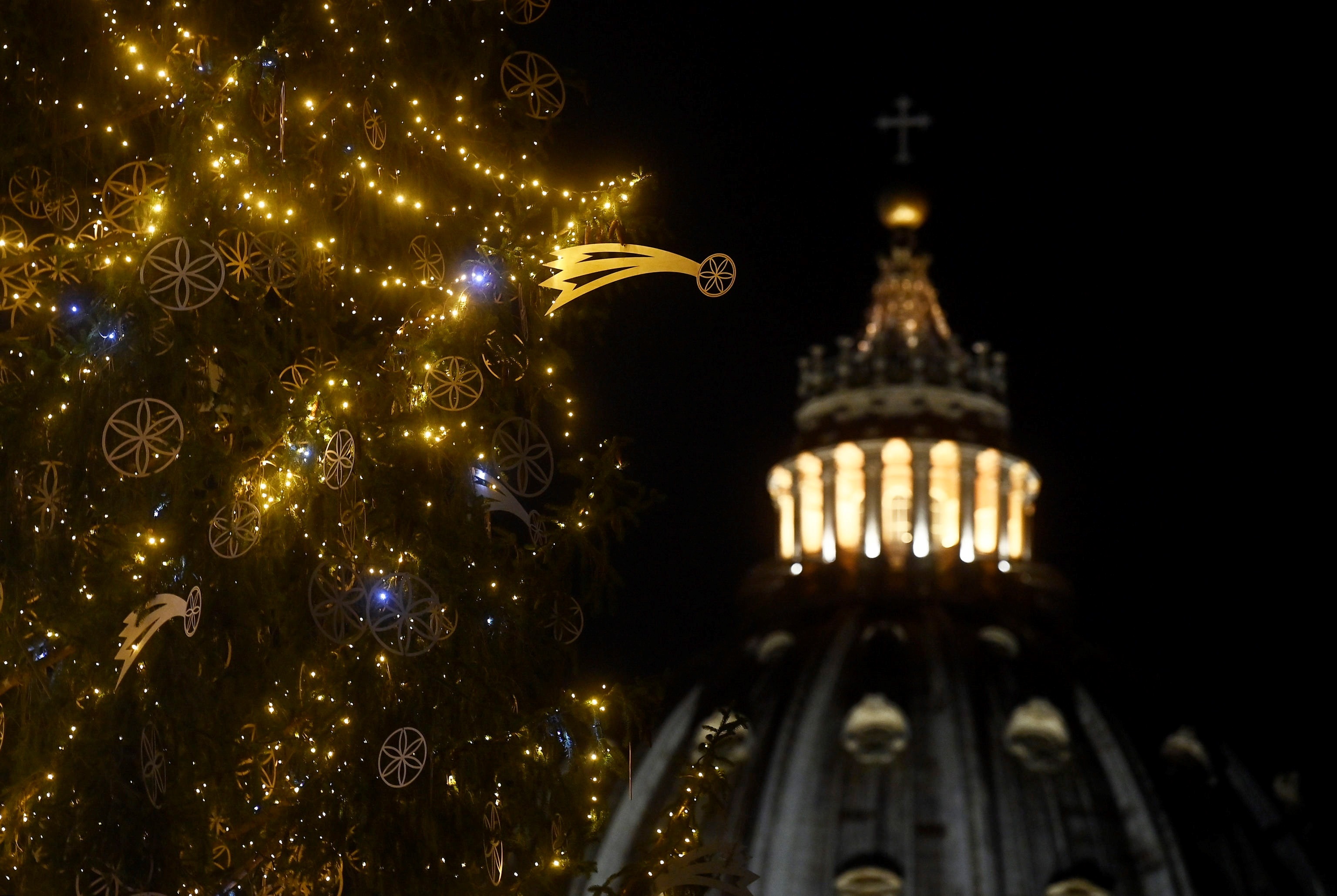 Encendido del arbol de Navidad en el Vaticano